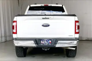 Ford F-150 2022 4x4 Lariat 4dr SuperCrew con 5.5 pies de longitud de plataforma.