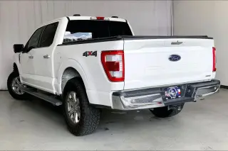 Ford F-150 2022 4x4 Lariat 4dr SuperCrew con 5.5 pies de longitud de plataforma.