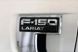 Ford F-150 2022 4x4 Lariat 4dr SuperCrew con 5.5 pies de longitud de plataforma.