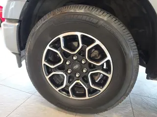 Ford F-150 2022 4x4 XLT 4p SuperCrew 5.5 ft. SB plateada metálica CARFAX de un solo propietario. 19/24 MPG ciudad/carretera 2022 Ford F-150 XLT 4WD 10 velocidades automática 2.7L V6 EcoBoost 4WD.¡PRECIOS AL POR MAYOR PARA TODOS! Inspección de segu