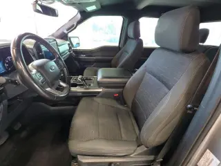 Ford F-150 2022 4x4 XLT 4p SuperCrew 5.5 ft. SB plateada metálica CARFAX de un solo propietario. 19/24 MPG ciudad/carretera 2022 Ford F-150 XLT 4WD 10 velocidades automática 2.7L V6 EcoBoost 4WD.¡PRECIOS AL POR MAYOR PARA TODOS! Inspección de segu