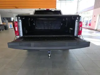 Ford F-150 2022 4x4 XLT 4p SuperCrew 5.5 ft. SB plateada metálica CARFAX de un solo propietario. 19/24 MPG ciudad/carretera 2022 Ford F-150 XLT 4WD 10 velocidades automática 2.7L V6 EcoBoost 4WD.¡PRECIOS AL POR MAYOR PARA TODOS! Inspección de segu