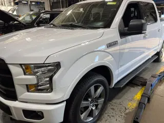 Ford F-150 2017 4x4 XLT 4dr SuperCrew 5.5 ft. SB en Español