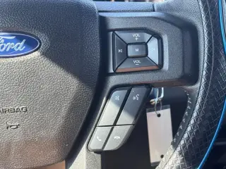 Ford F-150 2017 4x4 XLT 4dr SuperCrew 5.5 ft. SB