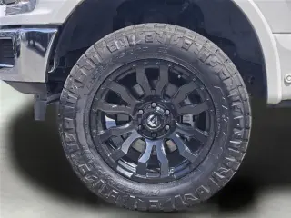 Ford F-150 2020 4x4 Lariat 4 puertas SuperCrew 5.5 pies de riel trasero