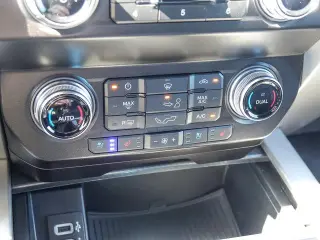 Ford F-150 2020 4x4 Lariat 4dr SuperCrew 5.5 ft. SB