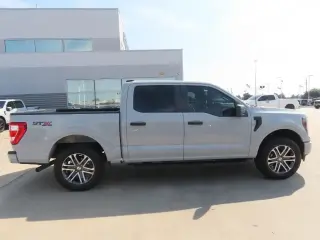 Ford F-150 2023 4x2 XL 4dr SuperCrew 5.5 ft. SB