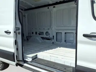 Ford Transit 2025 AWD 250 3dr LWB Techo Medio Furgón de Carga