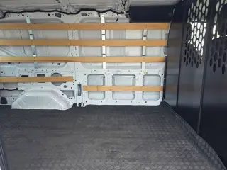 Ford Transit 2025 250 3 puertas LWB techo bajo furgón de carga