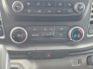 Ford Transit 2025 250 3 puertas LWB techo bajo furgón de carga