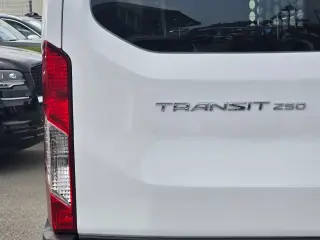 Ford Transit 2025 250 3 puertas LWB techo bajo furgón de carga