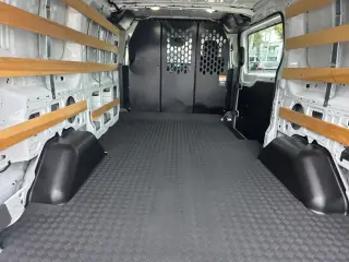 Ford Transit 2025 250 3dr SWB Techo Bajo Furgón de Carga