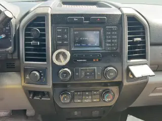 Ford F-250 Super Duty 2019 4x4 XL 2dr Cabina Regular 8 ft. LB Camión de carga