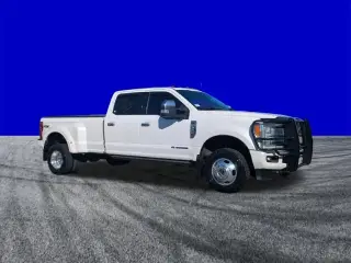 Ford F-350 Super Duty 2017 4x4 Platinum 4dr Crew Cab 8 ft. LB DRW Pickup