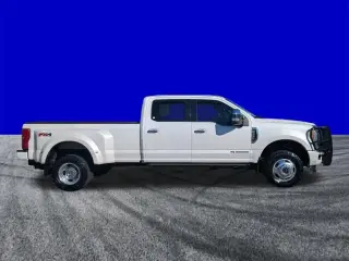 Ford F-350 Super Duty 2017 4x4 Platinum 4dr Crew Cab 8 ft. LB DRW Pickup