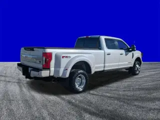 Ford F-350 Super Duty 2017 4x4 Platinum 4dr Crew Cab 8 ft. LB DRW Pickup