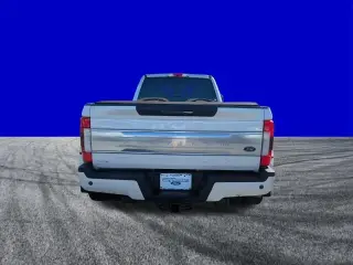Ford F-350 Super Duty 2017 4x4 Platinum 4dr Crew Cab 8 ft. LB DRW Pickup