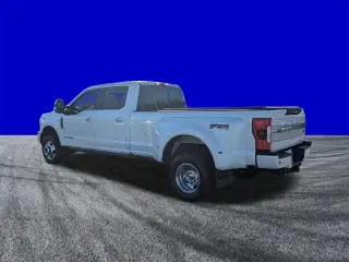 Ford F-350 Super Duty 2017 4x4 Platinum 4dr Crew Cab 8 ft. LB DRW Pickup
