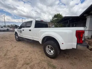 Ford F-350 Super Duty 2017 4x4 XL 4dr Crew Cab 8 ft. LB DRW Pickup