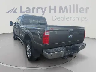 Ford F-350 Super Duty 2015 4x4 King Ranch camioneta de 4 puertas, cabina Crew, largo de tolva de 6.8 pies, eje simple