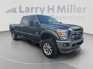 Ford F-350 Super Duty 2015 4x4 King Ranch camioneta de 4 puertas, cabina Crew, largo de tolva de 6.8 pies, eje simple