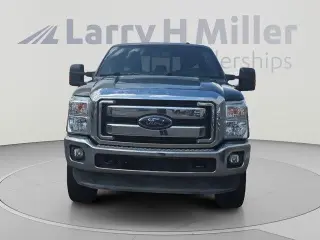 Ford F-350 Super Duty 2015 4x4 King Ranch camioneta de 4 puertas, cabina Crew, largo de tolva de 6.8 pies, eje simple