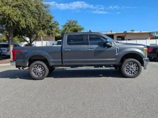 Ford F-350 Super Duty 2017 4x4 Lariat 4dr Crew Cab 8 ft. LB SRW Pickup
