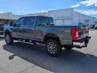 Ford F-350 Super Duty 2017 4x4 Lariat 4dr Crew Cab 8 ft. LB SRW Pickup