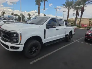 Ford F-250 Super Duty 2023 4x4 XL 4dr Crew Cab 6.8 ft. CB Camioneta