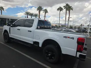 Ford F-250 Super Duty 2023 4x4 XL 4dr Crew Cab 6.8 ft. CB Camioneta