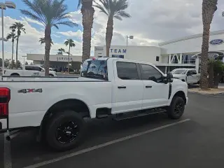 Ford F-250 Super Duty 2023 4x4 XL 4dr Crew Cab 6.8 ft. CB Camioneta