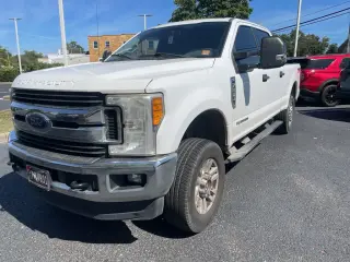 Ford F-250 Super Duty 2017 4x4 XLT 4dr Crew Cab 6.8 ft. SB Pickup