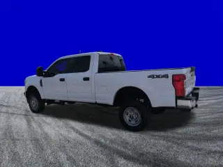 Ford F-250 Super Duty 2021 4x4 XL Cabina Doble 4p 6.8 pies ST Camioneta