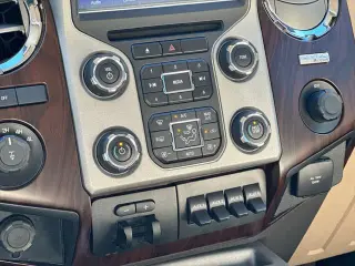 Ford F-250 Super Duty 2014 4x4 Lariat 4p Cab Camioneta de 6.8 pies ST