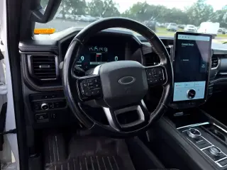 Ford Expedition 2022 4x4 Platinum 4dr SUV
