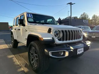 2025 Jeep Wrangler 4-Door Sahara 4x4