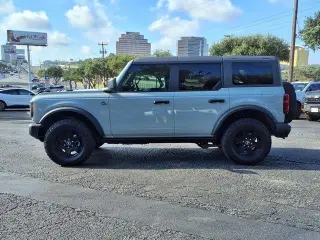 Ford Bronco 2024 4x4 Black Diamond 4p SUV