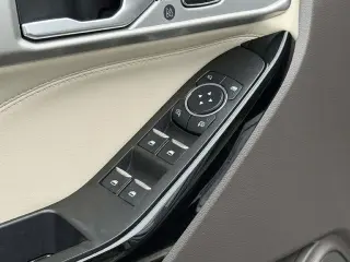 Ford Explorer 2023 AWD Platinum SUV de 4 puertas