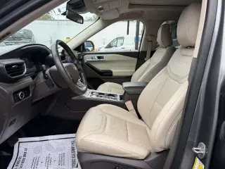 Ford Explorer 2023 AWD Platinum SUV de 4 puertas