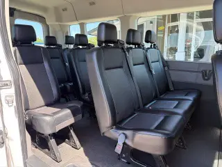 Ford Transit 2022 350 XL 3dr LWB Techo Medio Camioneta de Pasajeros