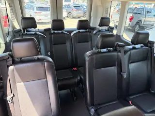 Ford Transit 2022 350 XL 3dr LWB Techo Medio Camioneta de Pasajeros