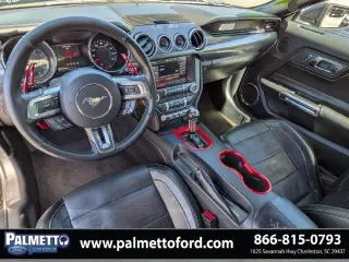 Ford Mustang 2015 EcoBoost Premium 2dr Convertible en Negro 2015 Ford Mustang EcoBoost Premium RWD 6-Velocidades Automática con Select-Shift EcoBoost 2.3L I4 GTDi DOHC Turbocharged VCT Ubicacion en 1625 Savannah Hwy en Charleston Carolina del Sur. Llama a