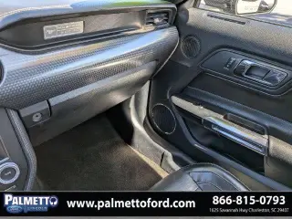 Ford Mustang 2015 EcoBoost Premium 2dr Convertible en Negro 2015 Ford Mustang EcoBoost Premium RWD 6-Velocidades Automática con Select-Shift EcoBoost 2.3L I4 GTDi DOHC Turbocharged VCT Ubicacion en 1625 Savannah Hwy en Charleston Carolina del Sur. Llama a