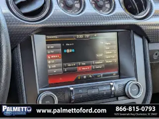 Ford Mustang 2015 EcoBoost Premium 2dr Convertible en Negro 2015 Ford Mustang EcoBoost Premium RWD 6-Velocidades Automática con Select-Shift EcoBoost 2.3L I4 GTDi DOHC Turbocharged VCT Ubicacion en 1625 Savannah Hwy en Charleston Carolina del Sur. Llama a