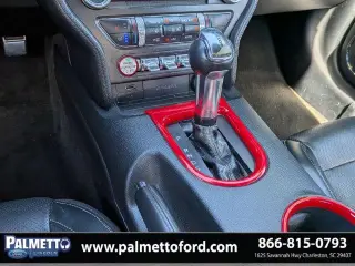 Ford Mustang 2015 EcoBoost Premium 2dr Convertible en Negro 2015 Ford Mustang EcoBoost Premium RWD 6-Velocidades Automática con Select-Shift EcoBoost 2.3L I4 GTDi DOHC Turbocharged VCT Ubicacion en 1625 Savannah Hwy en Charleston Carolina del Sur. Llama a