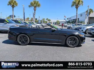 Ford Mustang 2015 EcoBoost Premium 2dr Convertible en Negro 2015 Ford Mustang EcoBoost Premium RWD 6-Velocidades Automática con Select-Shift EcoBoost 2.3L I4 GTDi DOHC Turbocharged VCT Ubicacion en 1625 Savannah Hwy en Charleston Carolina del Sur. Llama a