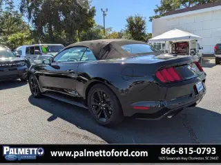 Ford Mustang 2015 EcoBoost Premium 2dr Convertible en Negro 2015 Ford Mustang EcoBoost Premium RWD 6-Velocidades Automática con Select-Shift EcoBoost 2.3L I4 GTDi DOHC Turbocharged VCT Ubicacion en 1625 Savannah Hwy en Charleston Carolina del Sur. Llama a