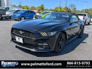 Ford Mustang 2015 EcoBoost Premium 2dr Convertible en Negro 2015 Ford Mustang EcoBoost Premium RWD 6-Velocidades Automática con Select-Shift EcoBoost 2.3L I4 GTDi DOHC Turbocharged VCT Ubicacion en 1625 Savannah Hwy en Charleston Carolina del Sur. Llama a