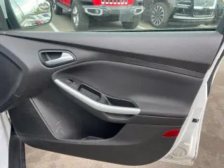 Ford Focus 2013 SE 4dr Sedán