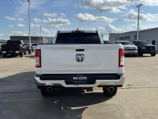Ram 1500 2022 4x4 Big Horn 4p Puerta trasera Crew Cab 6.4 pies CA Camioneta